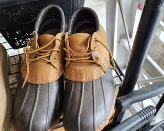 SZ 9 LADIES HUNTING  SHOES