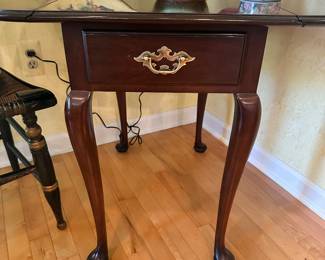 Statton TruType (USA) Side Table with Extending Sides, 32" W (fully expanded) x 26"W x 25"H.