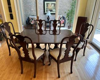 Fabulous Mahogany Dining Table by Steel Furniture Company, Includes Six Chairs and Two Additional Leaves.