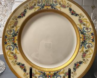Detailed View of the Stunning Set of 12 Lenox "Renaissance" Vintage Dinner Plates