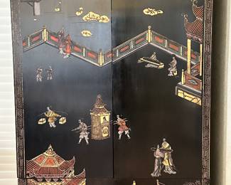Breathtaking Henredon Hand Painted Chinoiserie Style Black Lacquer China Cabinet, 34"W x 20" x 34"H.