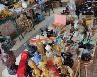 Old fountain pens, oil lamps, etc