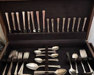 SILVERPLATE FLATWARE
