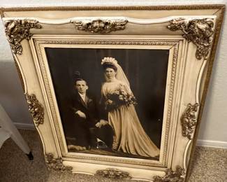 (PICTURE DAMAGED) VINTAGE FRAME