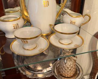 COFFEE/TEA SET, SILVERPLATE ITEMS