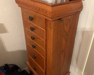 STANDING JEWELRY BOX