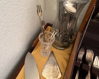 SILVERPLATE FLATWARE