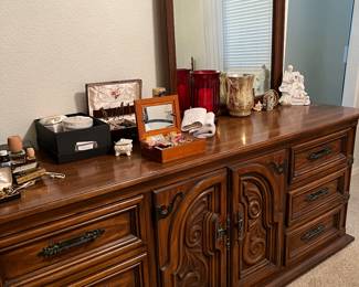 SOLID WOOD DRESSER W/MIRROR BY THOMASVILLE