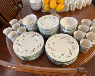 PFALZGRAFF DINNERWARE "WINTERBERRY" PATTERN