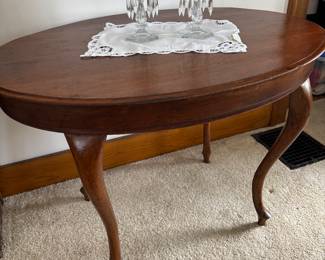 Early queen Ann style table