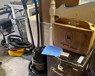 Rainbow Vacuum system includes never used shampoo kit