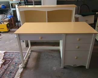 #404 White & Yellow Desk & Hutch 52x25x30 52x13.5x43