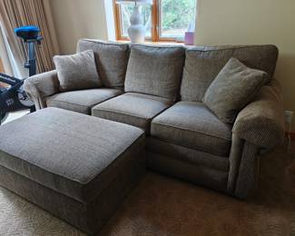 #113 Ethan Allen Queen Brown Sleeper Sofa & Ottoman 90x41x35 42x27x17