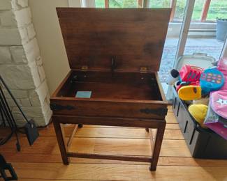 #104 Ethan Allen Lift Top Table 27.5x18x25
