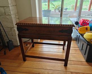#104 Ethan Allen Lift Top Table 27.5x18x25