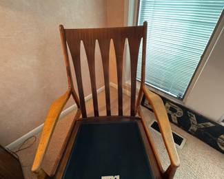 Picture 4 of 4
Chair without the Cushions