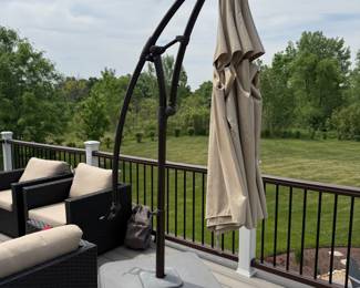 Outdoor heavy duty cantilever umbrella