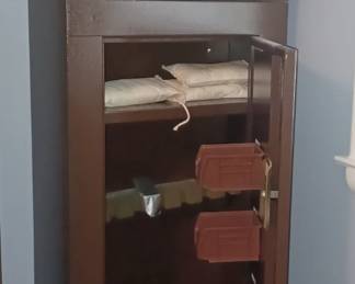 gun safes x2 with keys