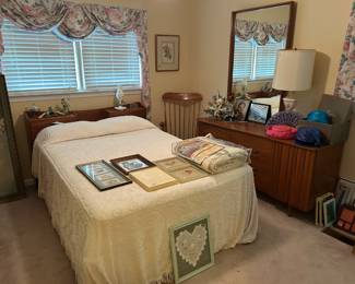 Mid Century Modern Bedroom suite, immaculate! vintage hats, chenille spread, vintage prints, quilt