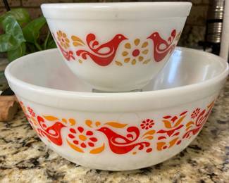 401 & 403 Pyrex Friendship mixing bowls