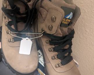 Everest waterproof boots - great condition