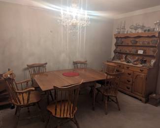 Dining table & chairs- great condition