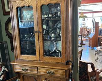 Beautiful Oak Kitchen cabinet. Crown needs repair - all pieces available