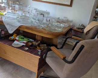 Kitchen/dining table 'Walter of Wabash' with chairs and benches (both have storage).