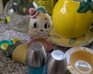 A glimpse at some of the vintage kitchen items