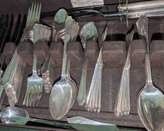 1847 legacy pattern Roger Brothers silverware set, , 82 pieces.