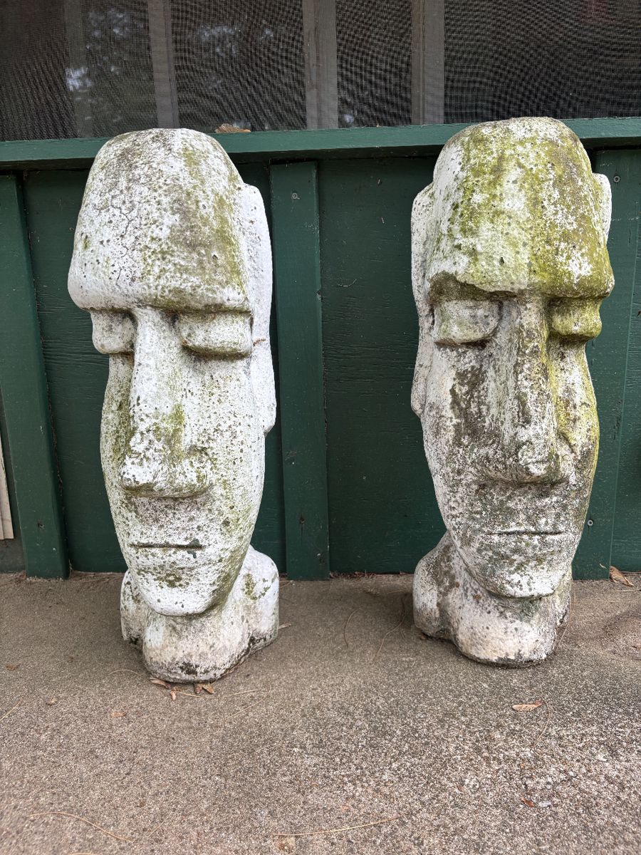 Wow, these are super cool. Replicas of the Monolithic Moai human statues on Easter Island. Wouldn't you love to have these in your yard?