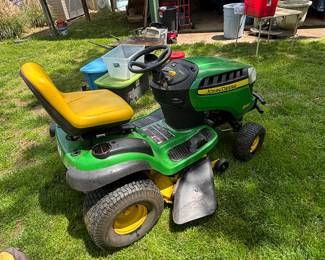 John Deere D130 Riding mower