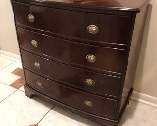 Georgian style bow-front chest of drawers with mahogany finish