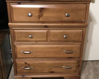 Vintage pine chest of drawers