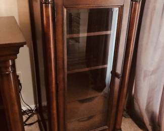 Pair of Bassett mahogany finish side cabinets with glazed doors