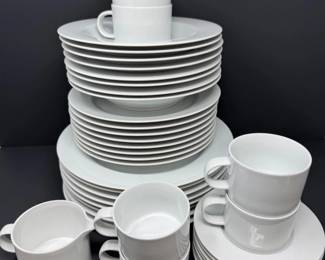 57 CrateBarrelWhiteDinnerwareSetfor86Cups7SaucersJapan