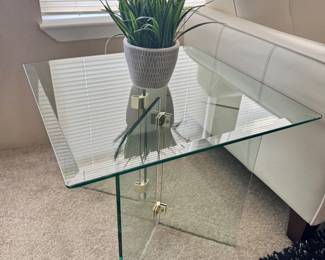 11 ModularGlassSideTablewMetalHingesAdjustable2BaseDesign