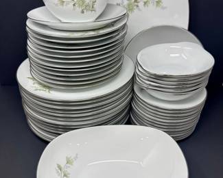 18 NoritakeSoroyaChinaSet40DaisyPatternSilverTrimJapan