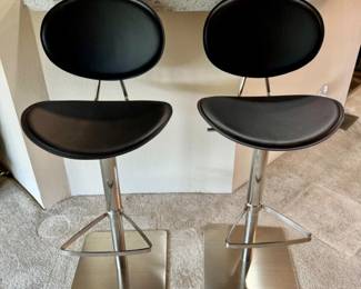 43 PairofModernSwivelBarStoolsDaniaStyleFauxLeatherChrome