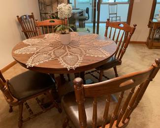 dining table w/2 leaves & 6 chairs