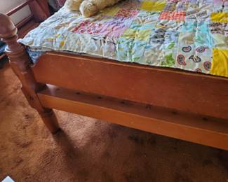 Vintage 3 quarter bed.
