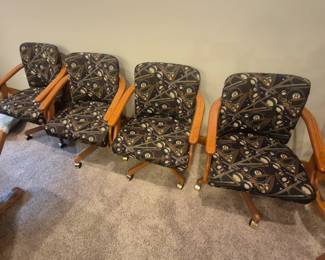 These are rhe poker table chairs