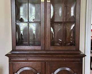 PENNSYLVANIA House Curio Cabinet