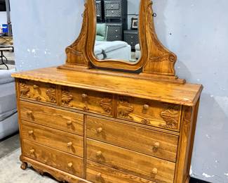 Vintage Dresser with Mirror Orlando Estate Auction