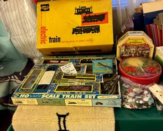 All State 9625 Sears Roebuck Electric Train Set in Box Ho The Right Scale Train Set Schaeffer Rug St. Louis Cardinals Fedoras Vintage Tins Vintage Sewing Buttons