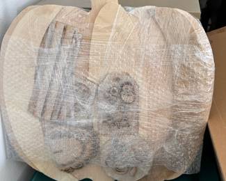 Wooden pumpkin-shaped decorative cutting board.