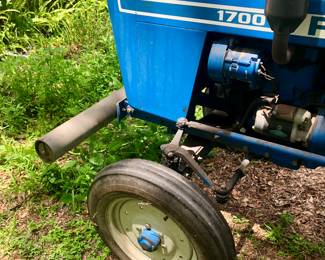 Ford F-1700 Diesel Tractor
364 hours
3 implements