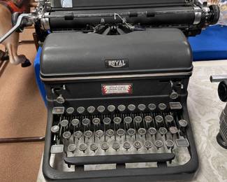 Vintage Royal KMG Typewriter