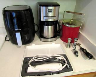 Air fryer & Cuisinart coffee maker