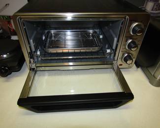 Cuisinart toaster oven like new